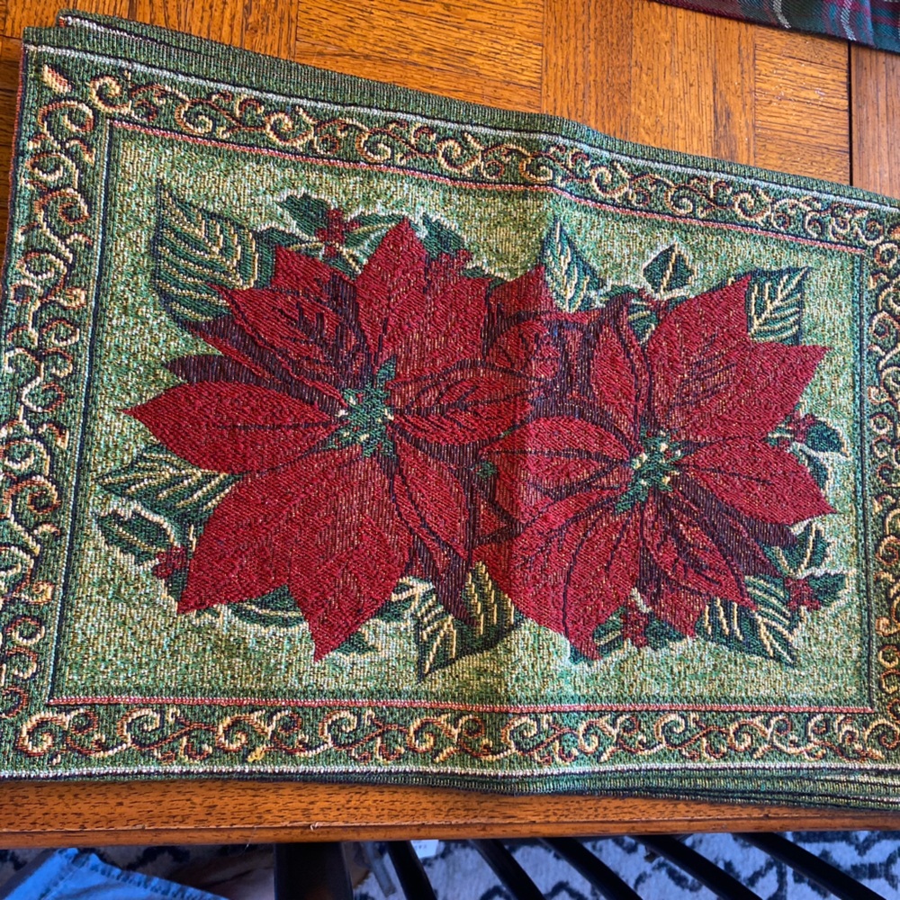 4 Christmas Poinsettia Tapestry Placemats Red & Green w/Metallic Highlights